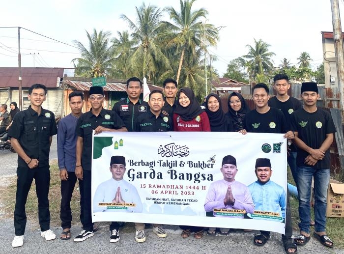Rawat Semangat Berbagi, Garda Bangsa Bagikan Takjil Untuk Warga Bengkalis