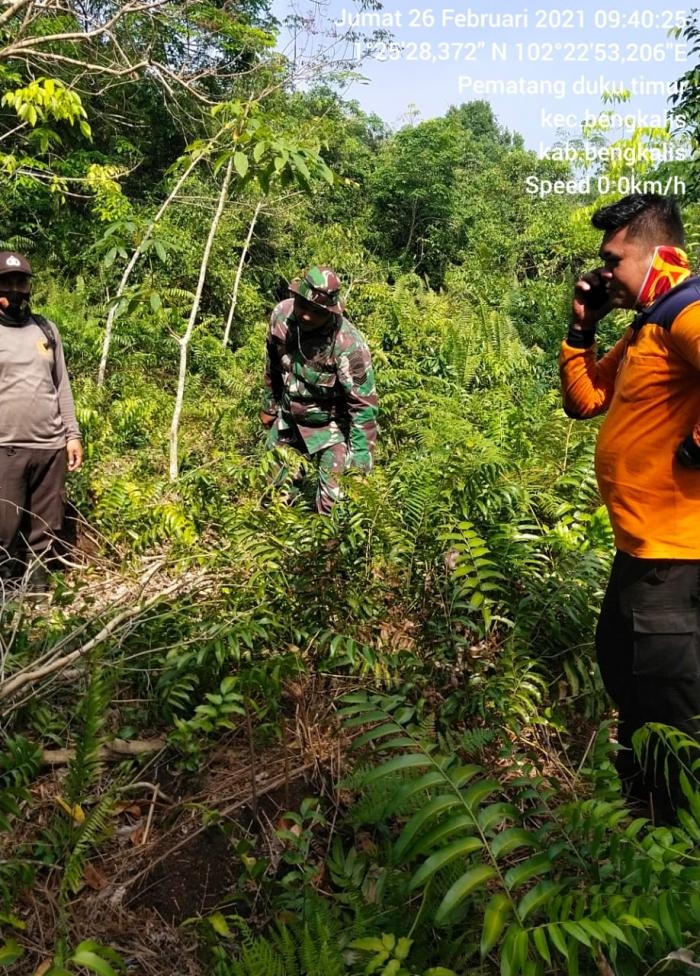 Antisipasi Kebakaran Hutan, Babinsa Desa Pematang Duku Gelar Patroli Karlahut