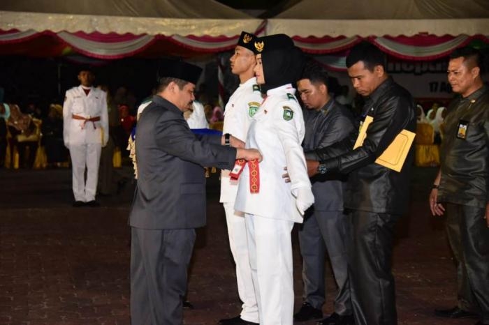 Bupati Amril Kukuhkan 75 Anggota  Paskibra HUT RI Ke 73
