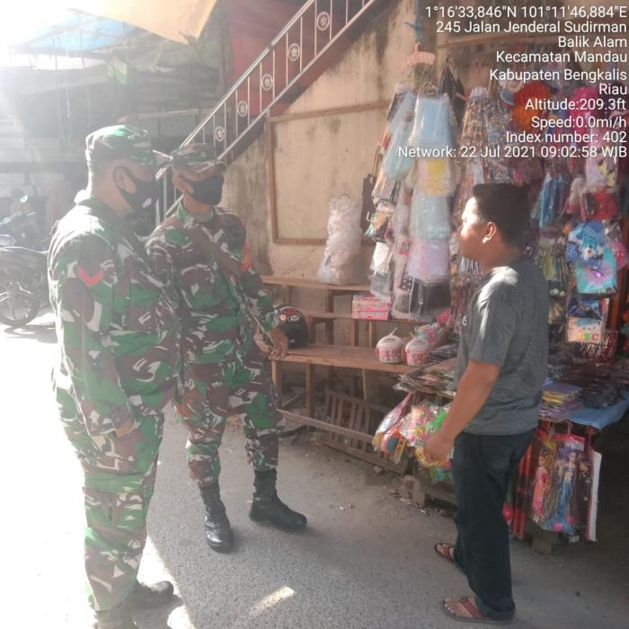 Cegah Penularan Covid 19, Serma Armen Kembali Terapkan Aturan Prokes Ke Pedagang Pasar Sartika Duri