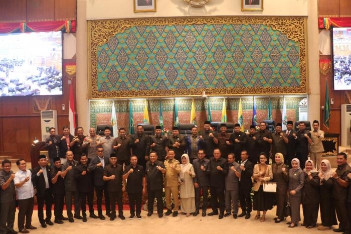 DPRD Provinsi Riau Gelar Rapat Paripurna, Gubernur Abdul Wahid Sampaikan Pidato Perdana