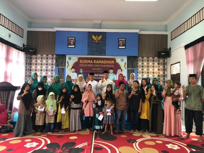 Jalankan Program Unggulan Bupati, Lurah Damon Santuni Anak Yatim Bagikan Takjil dan Sembako  