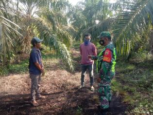 Cegah Karlahut, Babinsa Desa Tuah Indra Pura Serda Ade SM Gelar Patroli Bersama Tim Gabungan