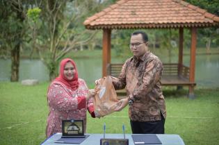 Bupati Bengkalis Kasmarni Tandatangani MoU Dengan IPB Dibidang Pertanian dan Pelatihan 