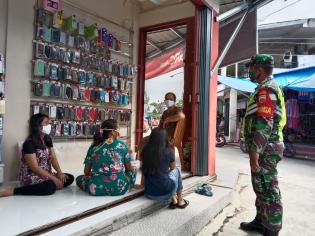 Putus Covid 19, Di Pasar Tradisional Serda Sugiarto Kembali Menggelar Operasi Prokes