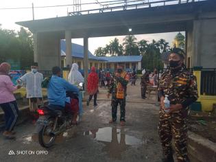 Cegah Covid 19, Babinsa Desa Kemuning Menggelar Operasi Prokes