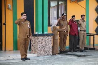 Inginkan Pelayanan Lebih Baik, Rafli Kurniawan Pimpin Apel Pagi di Desa Pambang Pesisir
