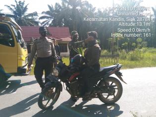 Cegah Covid 19, Serda Edi Simanjuntak Terapkan Aturan Prokes di Kampung Bekalar